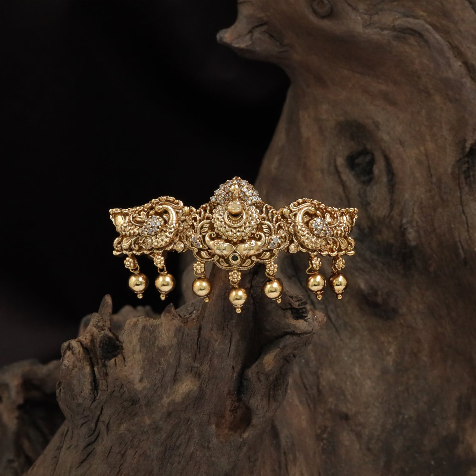 Classic Antique Clip with Curved Peacock Alignment