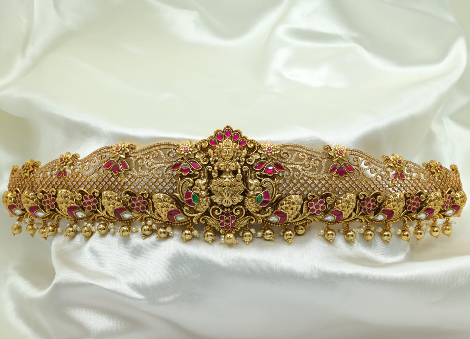 Parallel Cluster Antique Dabu with Lakshmi Center Alignment