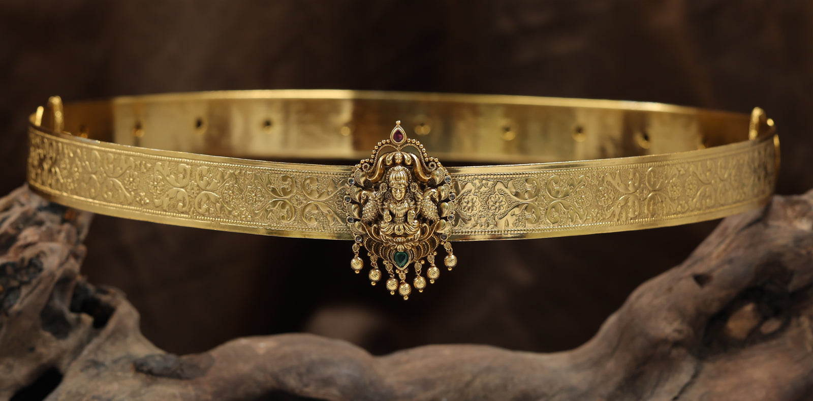 Lakshmi Antique Dabu with Engraved Vine Border Detailing
