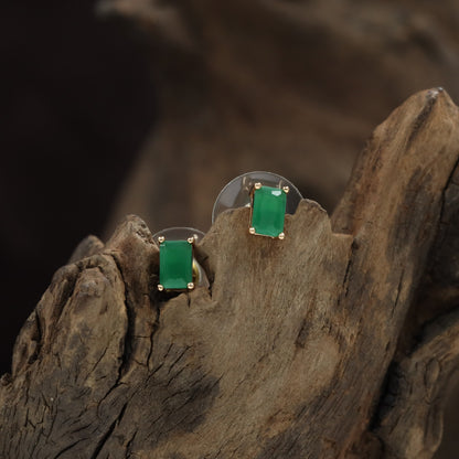 Brocade Bar Gold Polish Stud with Sleek Edge Framing and Prong Setting