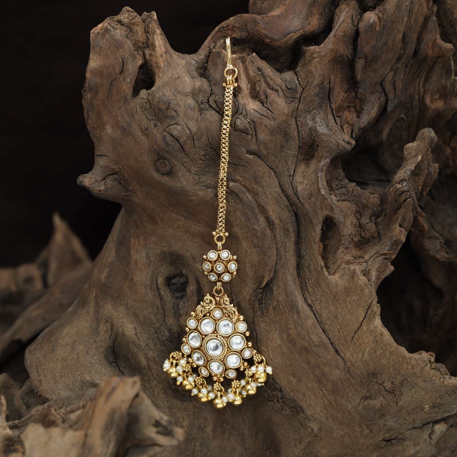 Royal Circular Cluster Kundan Tikka With Pyramid Pendant Design