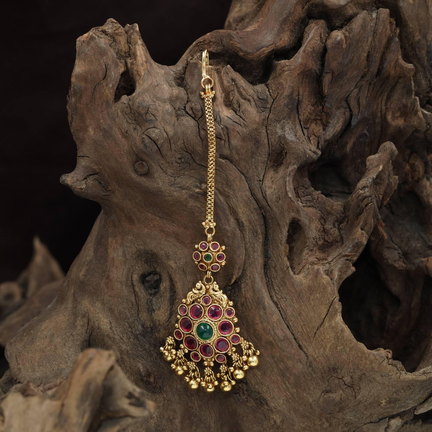 Royal Circular Cluster Kundan Tikka With Pyramid Pendant Design