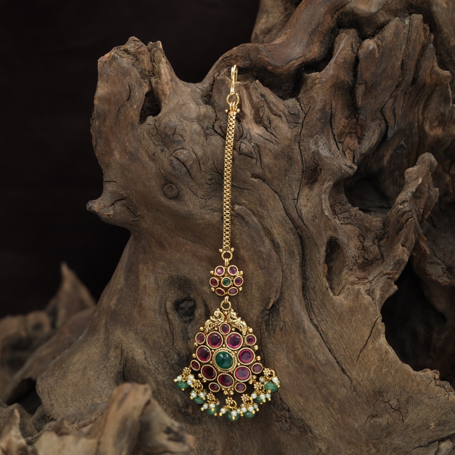 Royal Circular Cluster Kundan Tikka With Pyramid Pendant Design