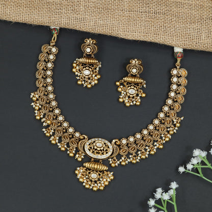 Designer Paisley Border Kundan Necklace With Pendant Work