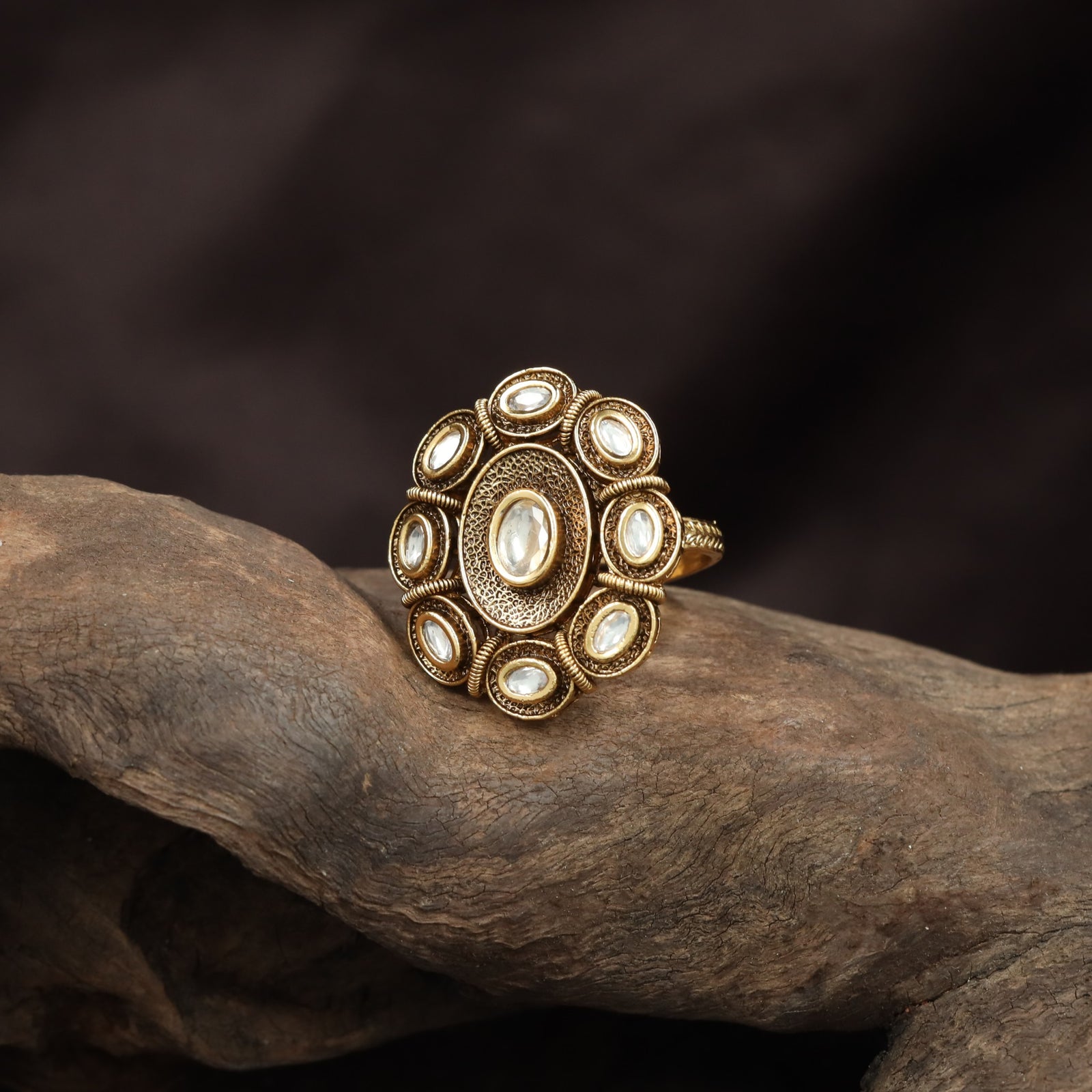 Classic Floral Arrangement Antique Finger Ring With Oval Petal Structure