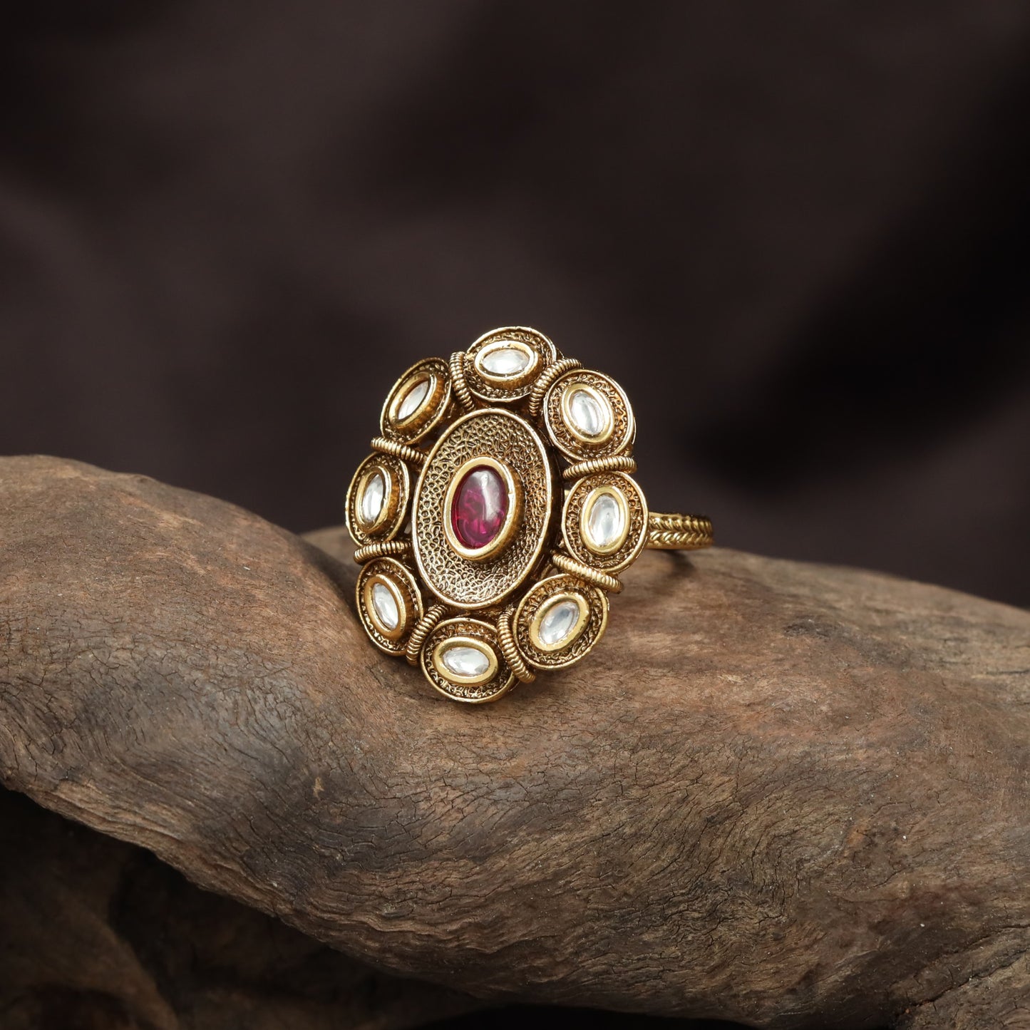 Classic Floral Arrangement Antique Finger Ring With Oval Petal Structure