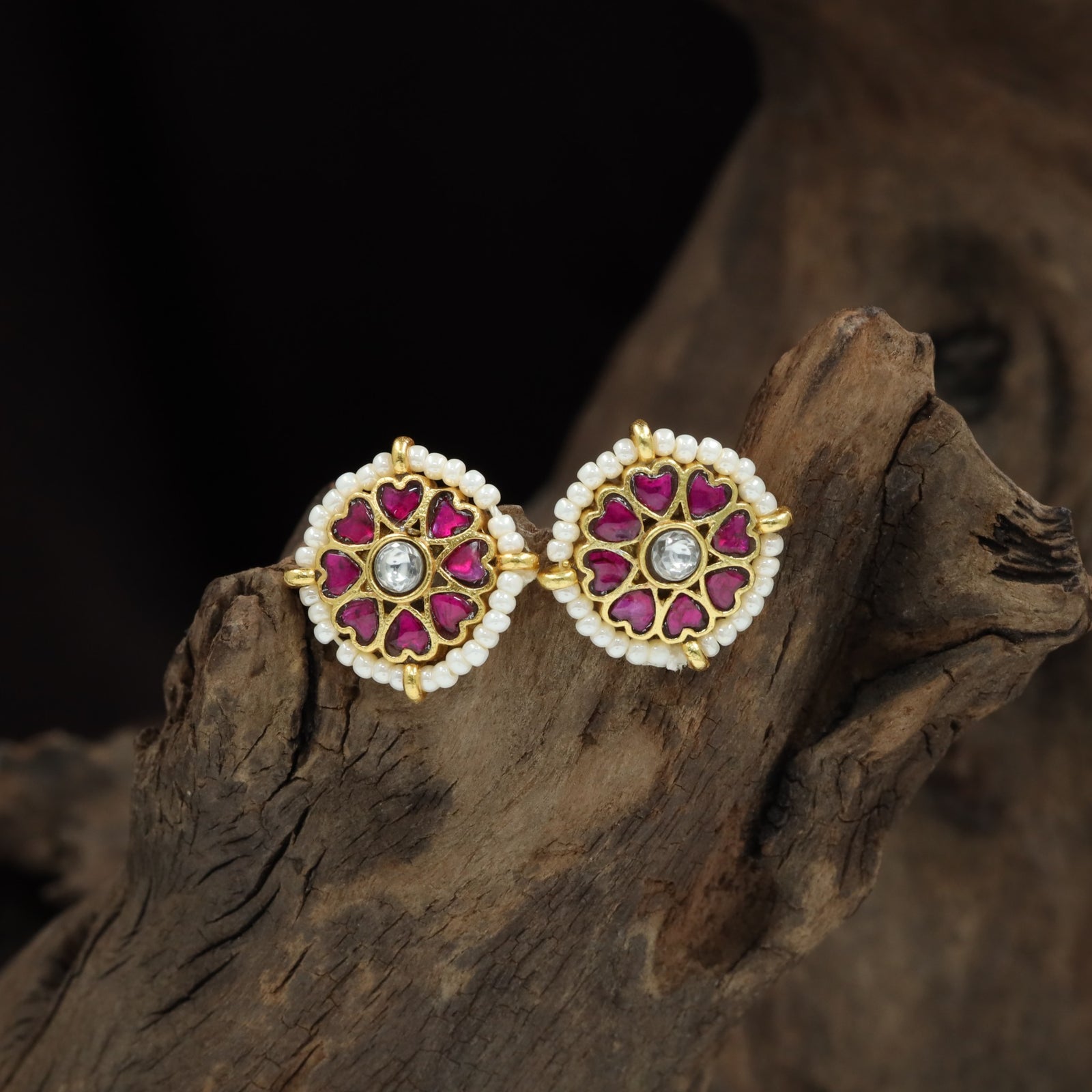Mesh Bloom Jadau Stud with Decorative Circular Petal Arrangement