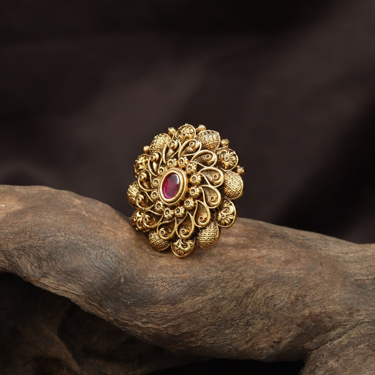 Premium Floral Centrepiece Antique Finger Ring With Curved Scroll Accents