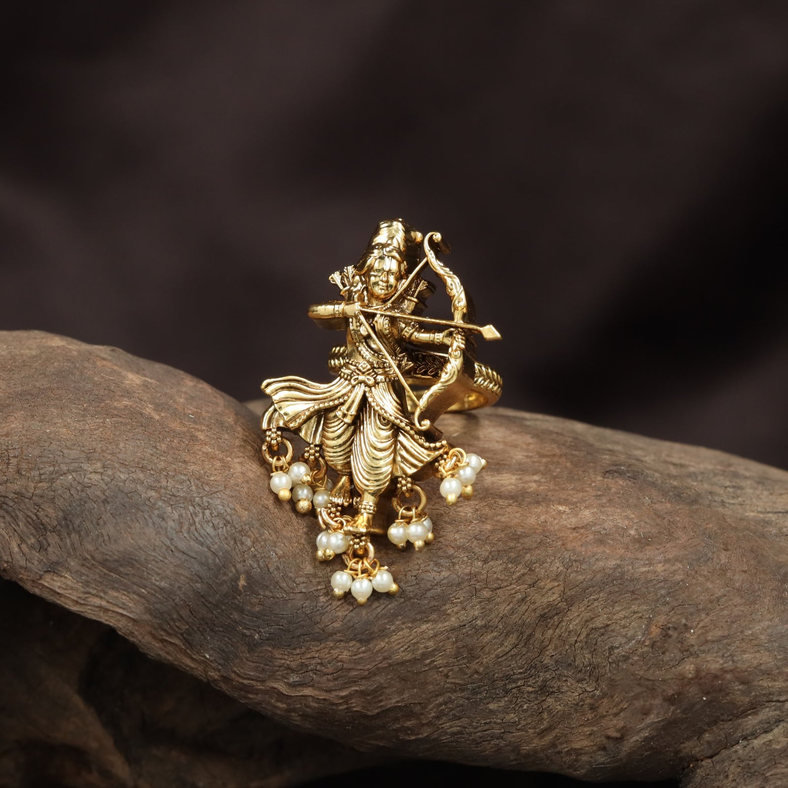 Elegant Antique Finger Ring with Ram Archer Motif