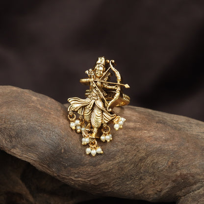 Elegant Antique Finger Ring with Ram Archer Motif