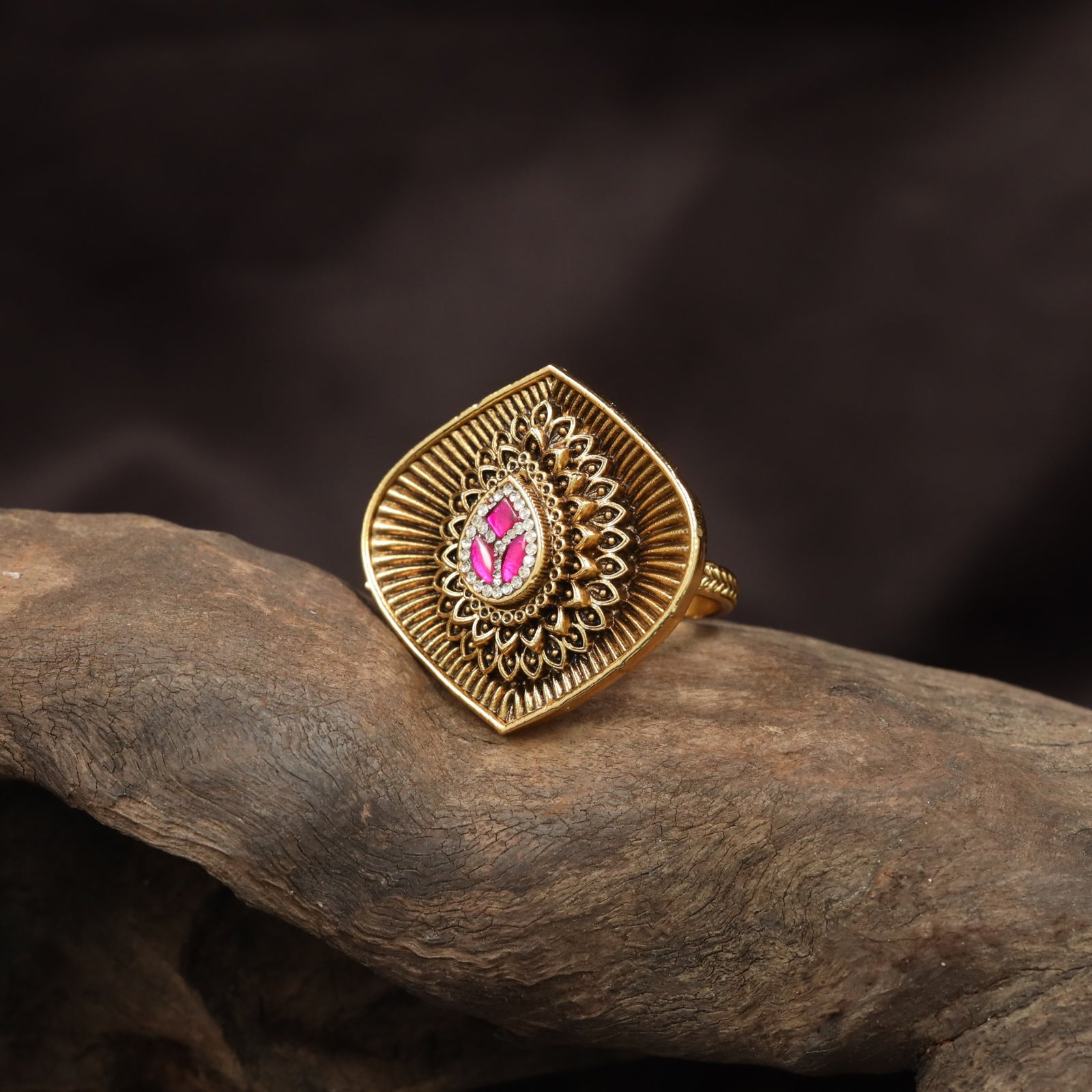 Majestic Diamond Profile Antique Finger Ring With Ornamental Surface Texture
