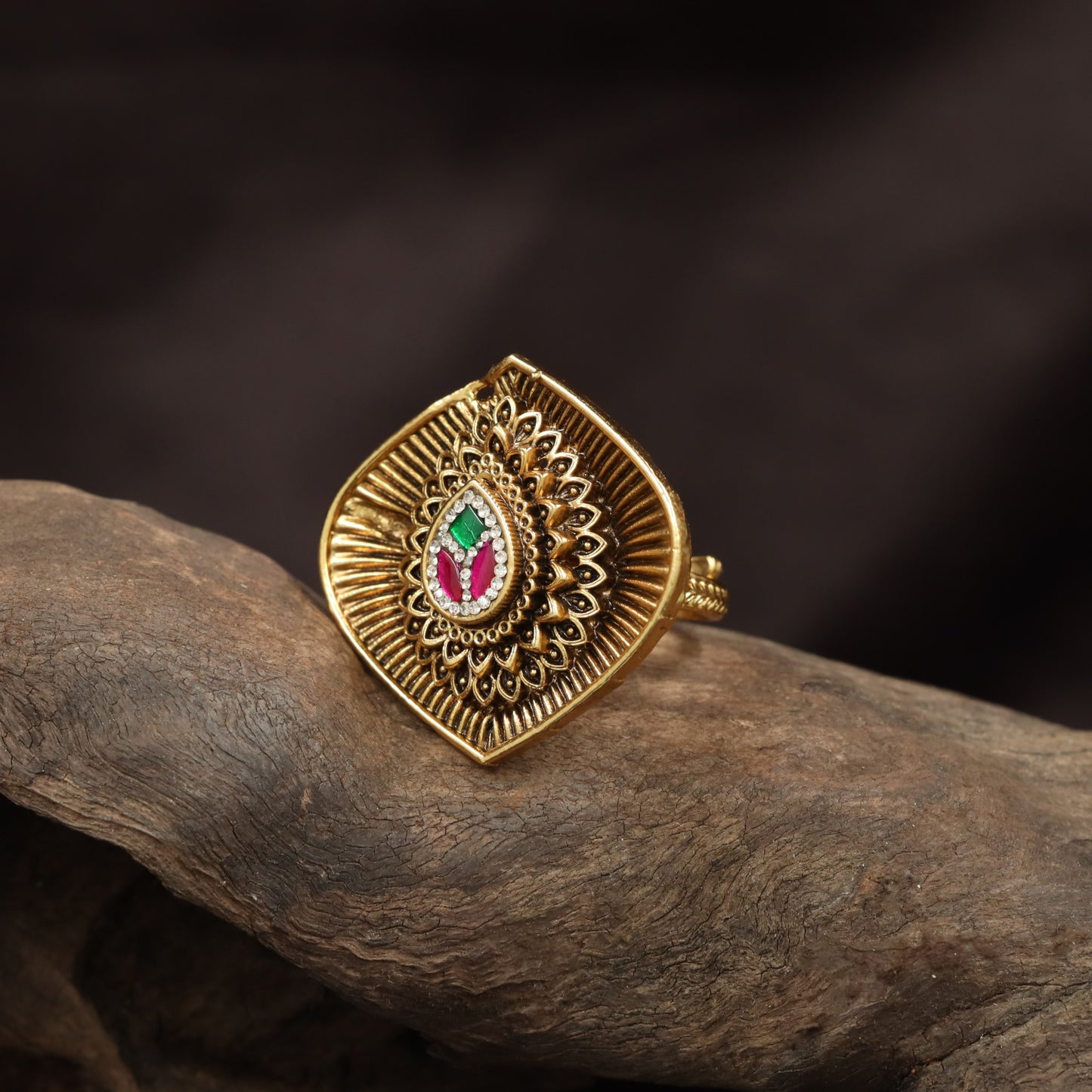 Majestic Diamond Profile Antique Finger Ring With Ornamental Surface Texture