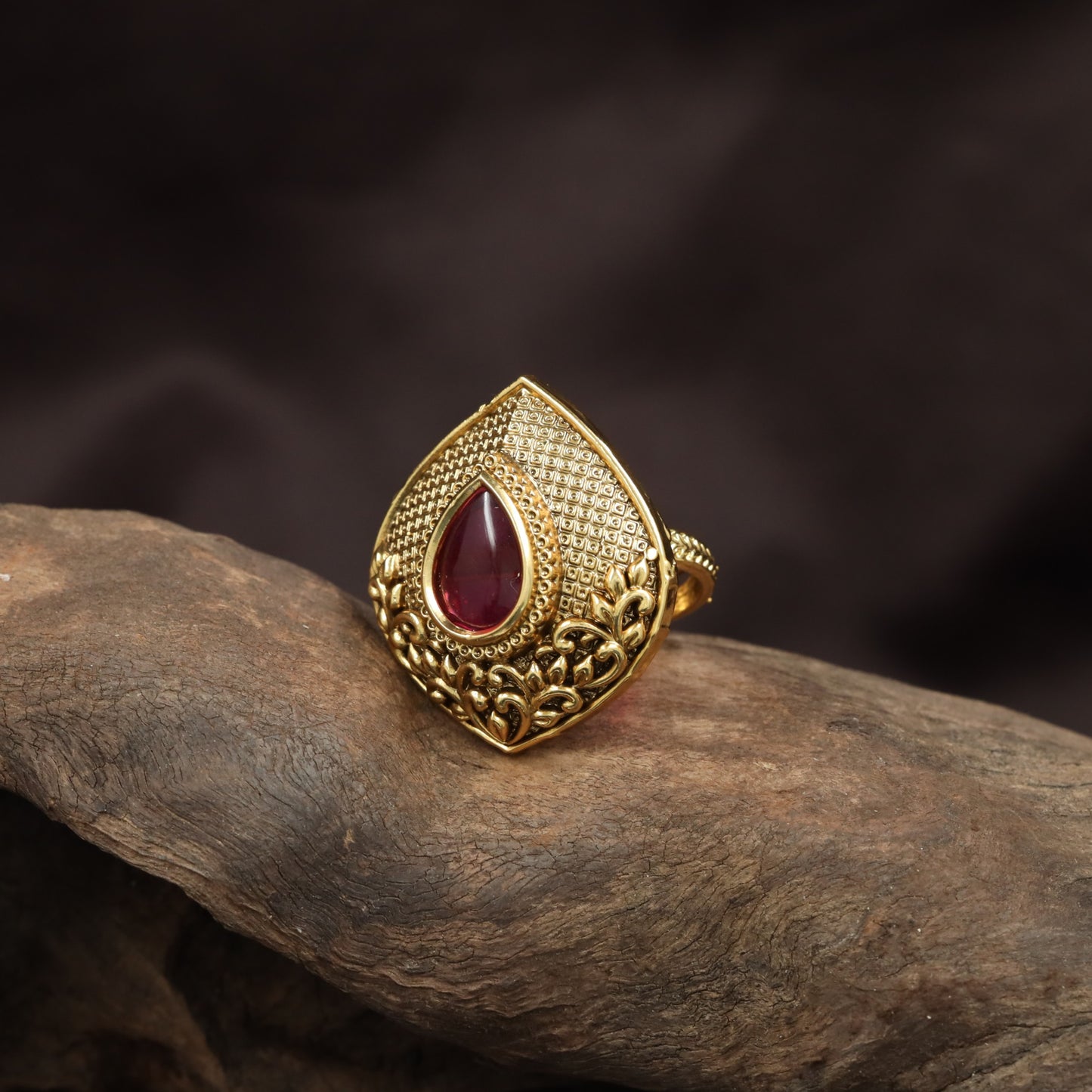 Bridal Antique Finger Ring with Structured Ornamental Composition