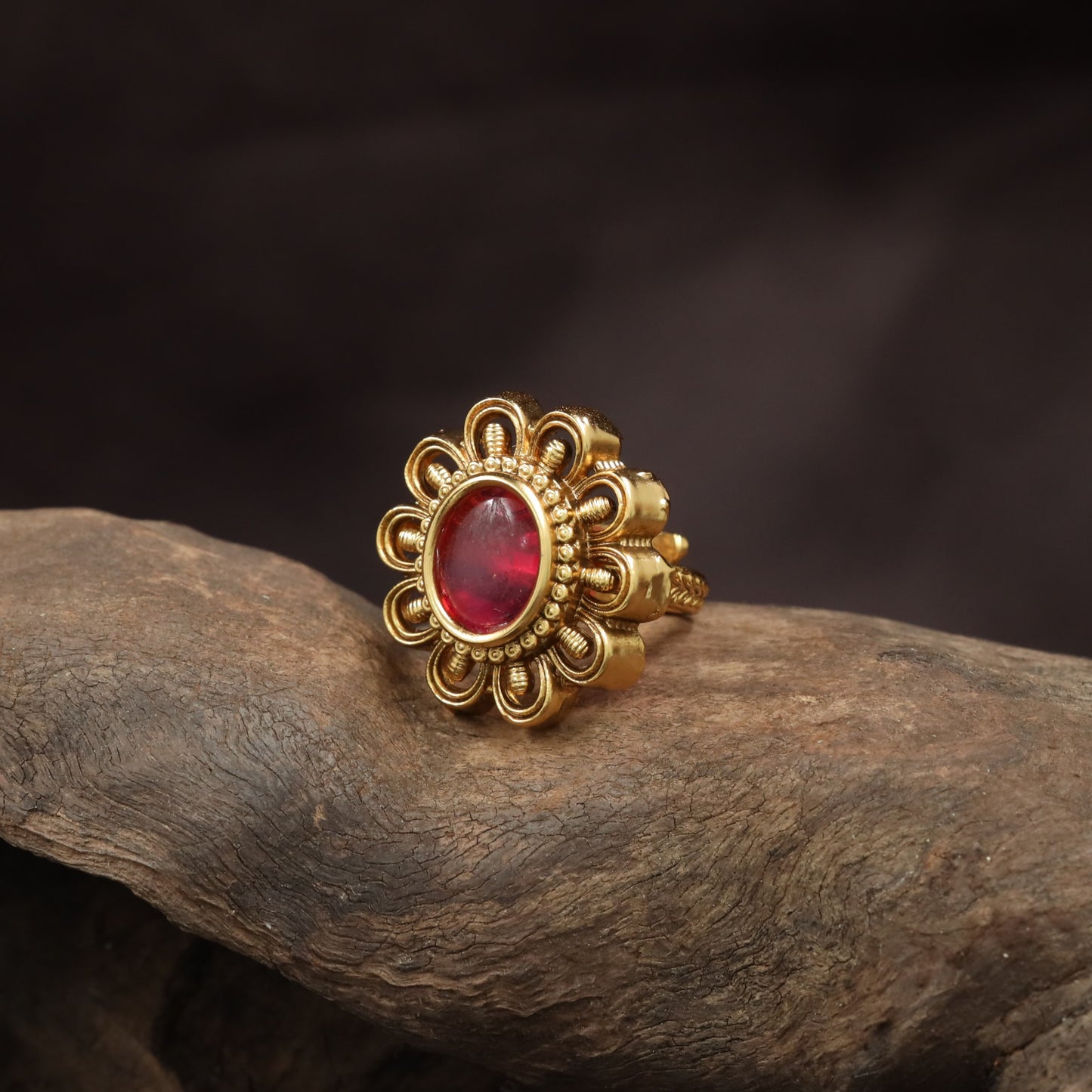 Classic Antique Finger Ring with Structured Petal Framework