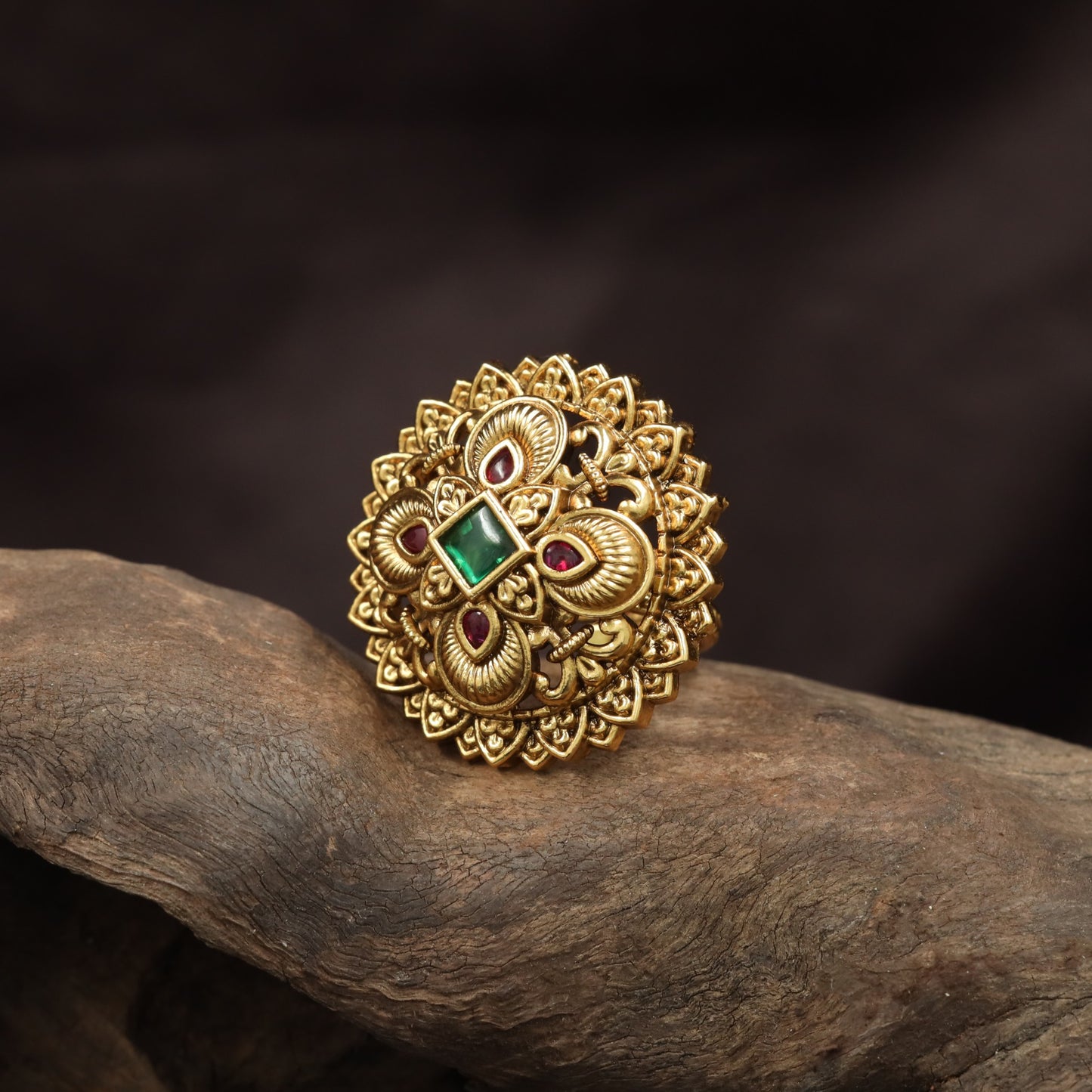 Elite Cluster Pattern Antique Finger Ring With Decorative Edge Texture