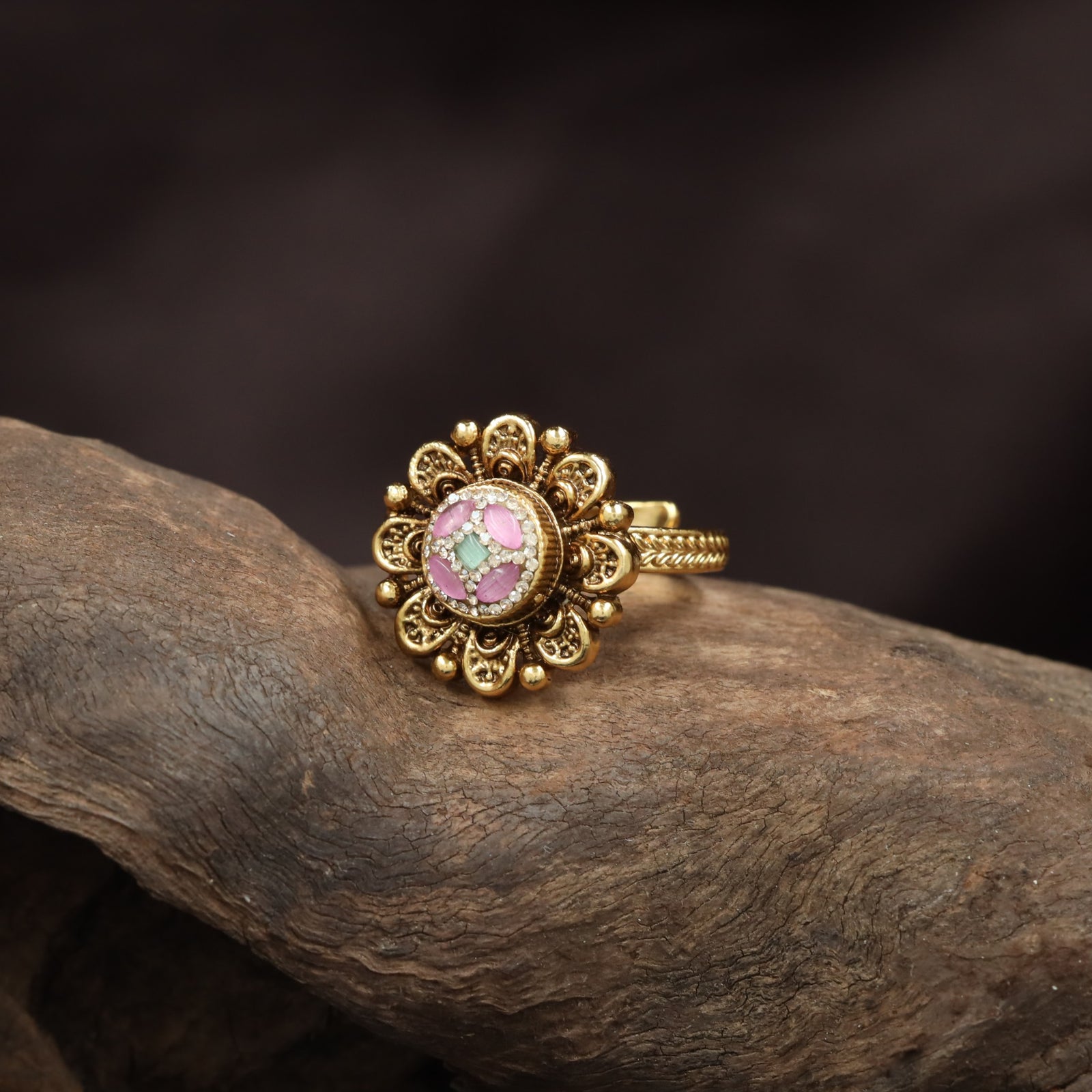 Heritage Bloom Style Antique Finger Ring Featuring Textured Border Craft