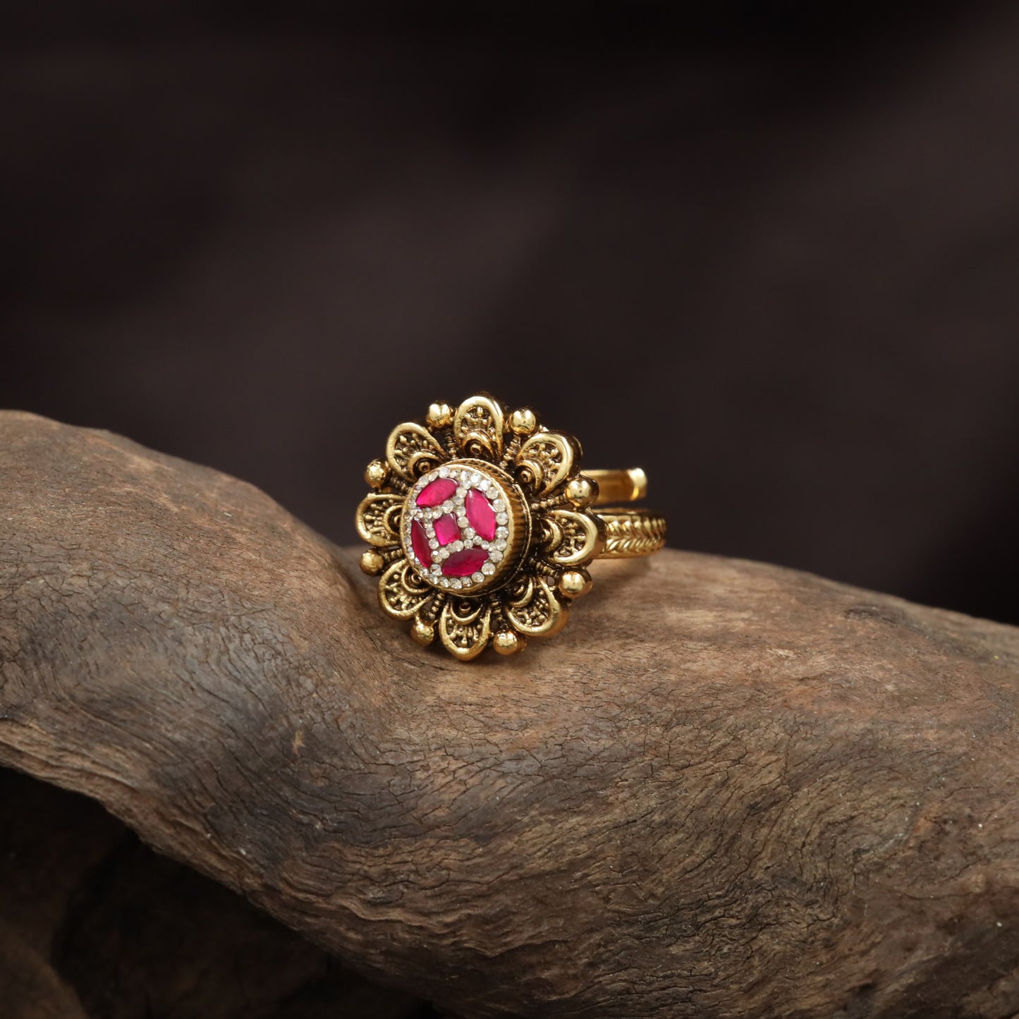 Heritage Bloom Style Antique Finger Ring Featuring Textured Border Craft