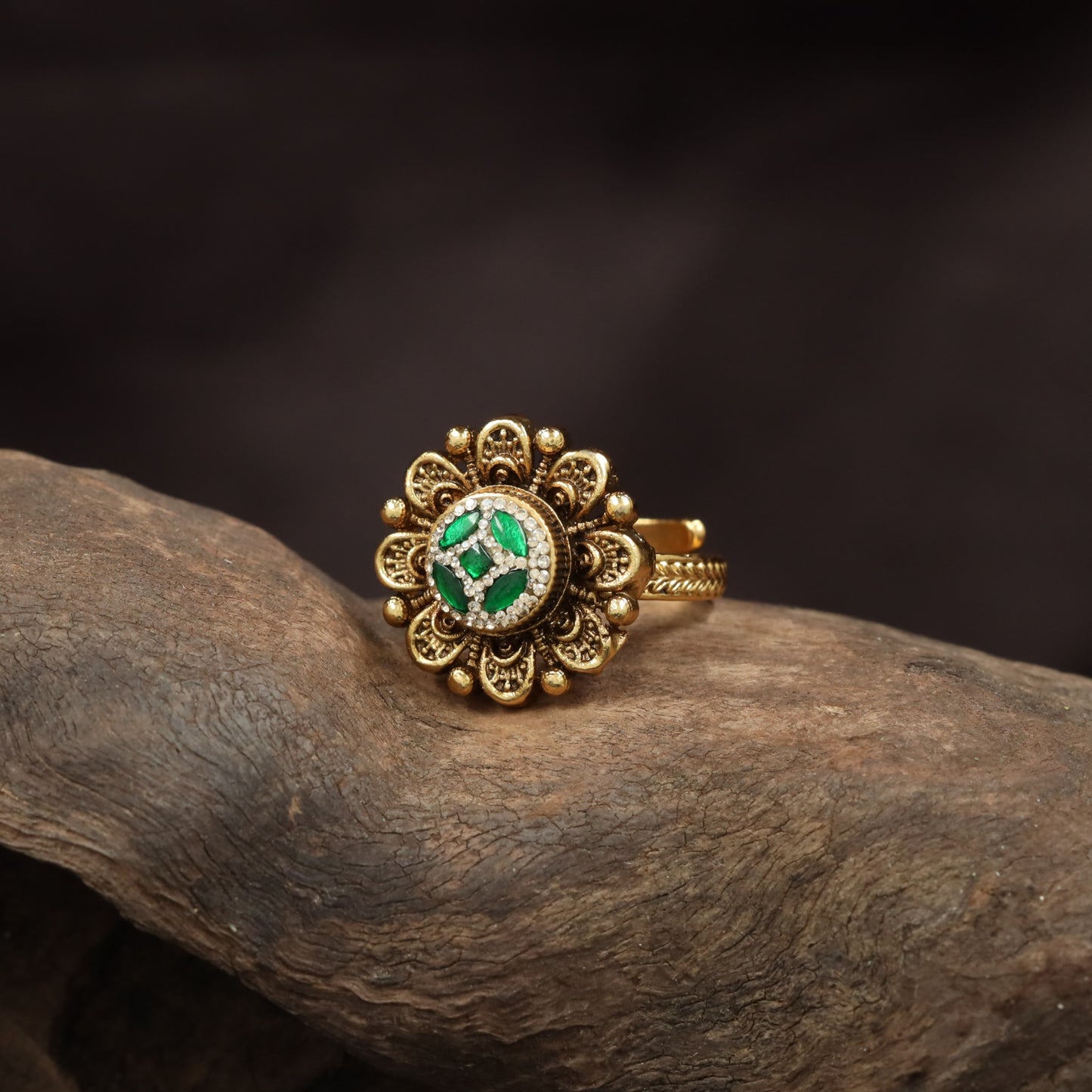 Heritage Bloom Style Antique Finger Ring Featuring Textured Border Craft