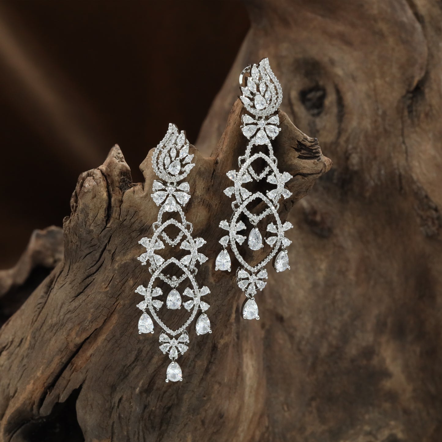 Frostelle Dangle Hanging with Interlocked Border Layout Styling