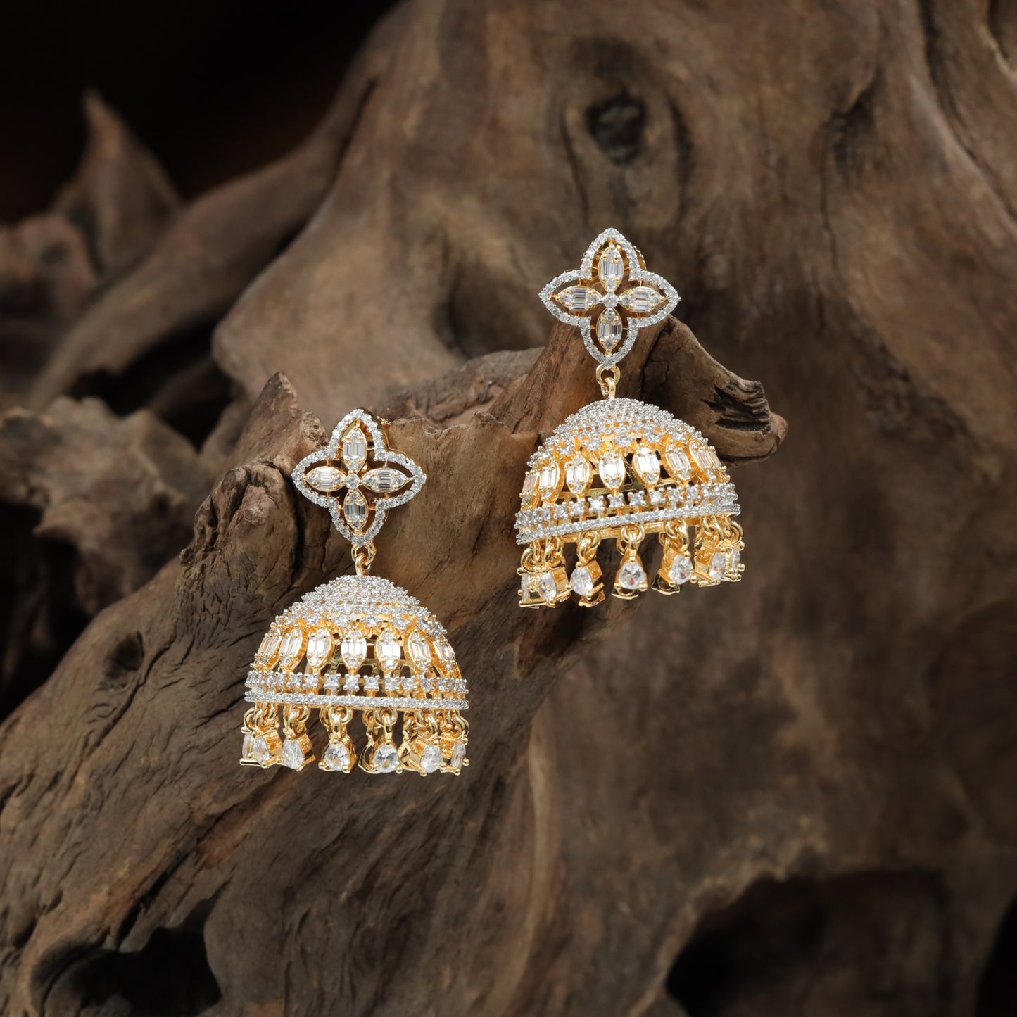 Pleated lattice Gj Jumka with suspended crystal detailing