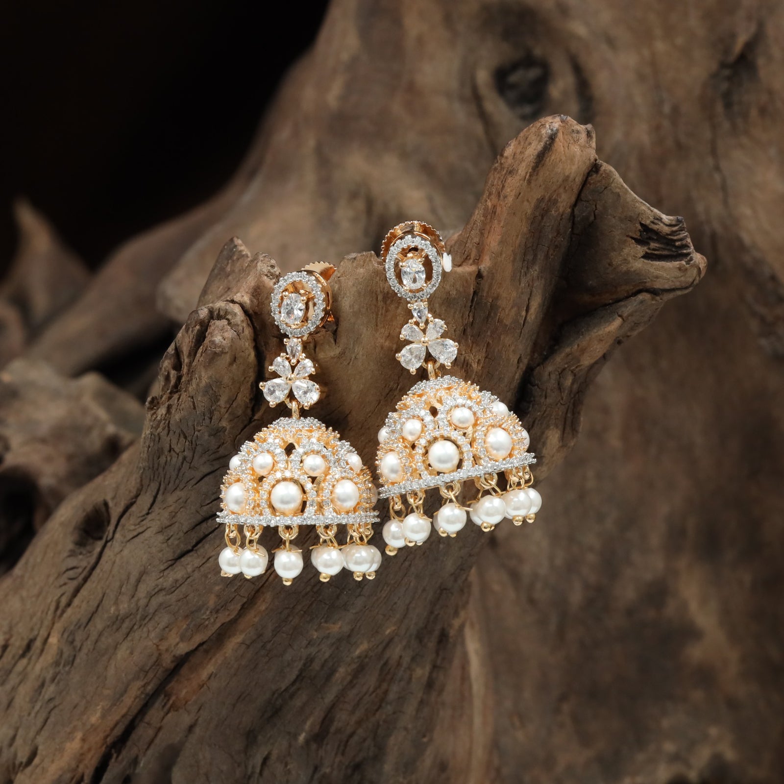 Beaded pearl Gj Jumka with clustered hanging drops