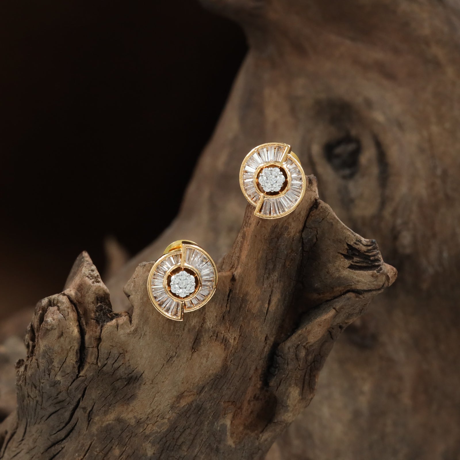 Dazzling round Stud with centered floral arrangement