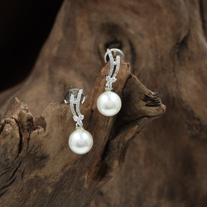 Glittering pearl Stud with bordered hook arrangement