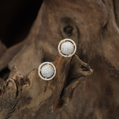 Dazzling round Gj Stud with clustered center arrangement