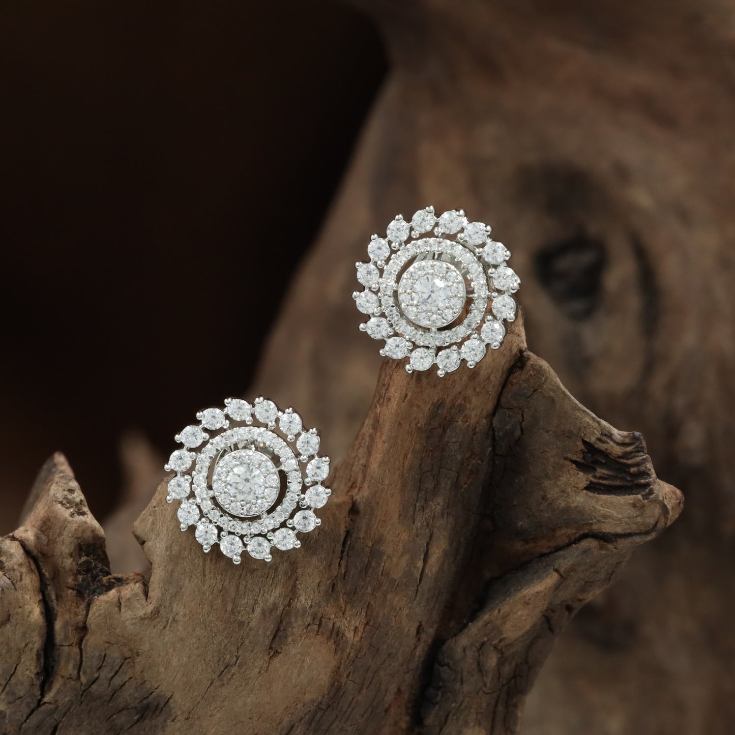 Classic Floral Disc Stud with Decorative Petal Arrangement