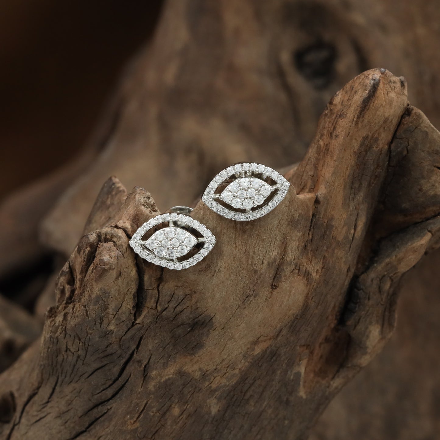 Royal Vision Halo Stud with Structured Frame Arrangement
