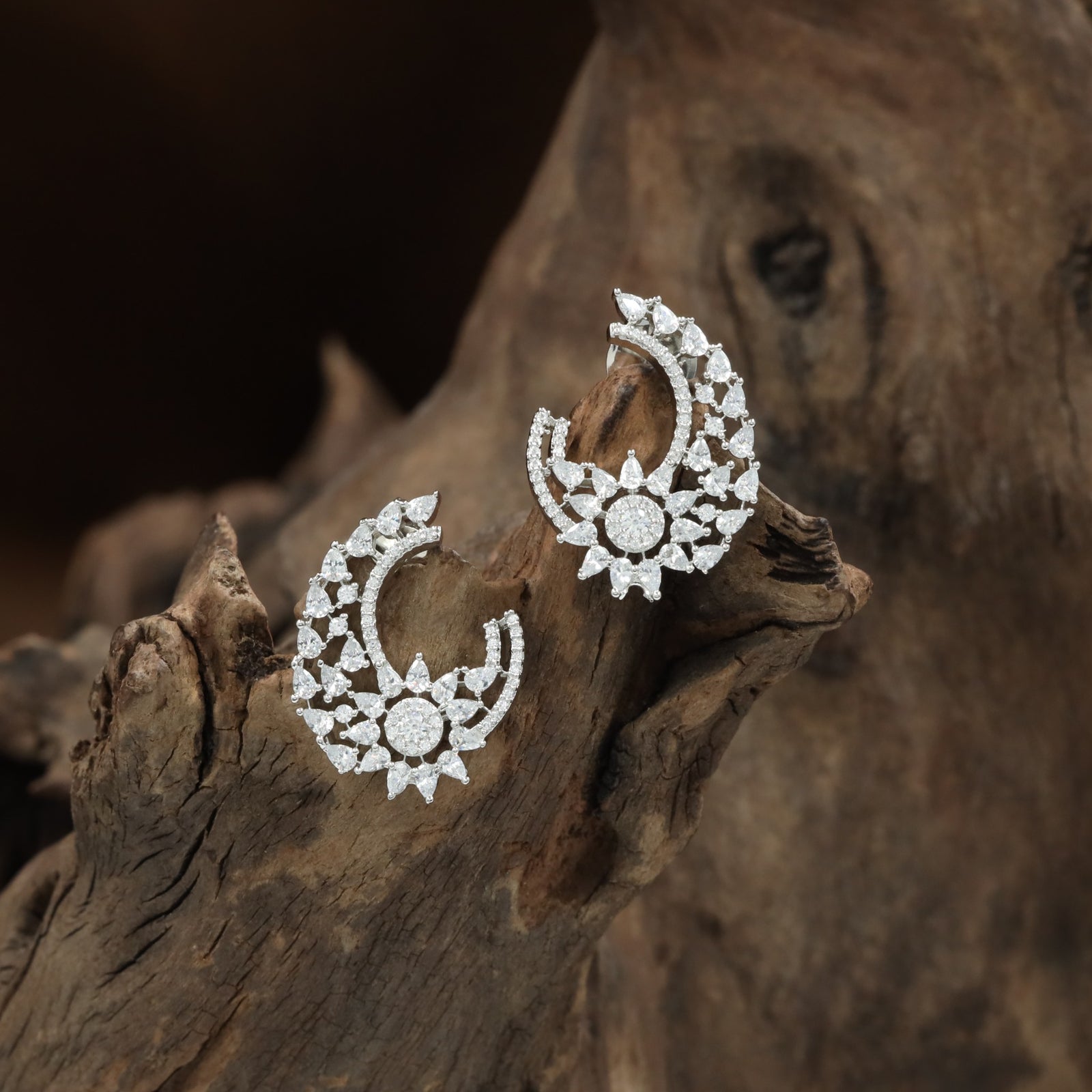 Twinkle Arc Frame Stud with Sunburst Edge Styling