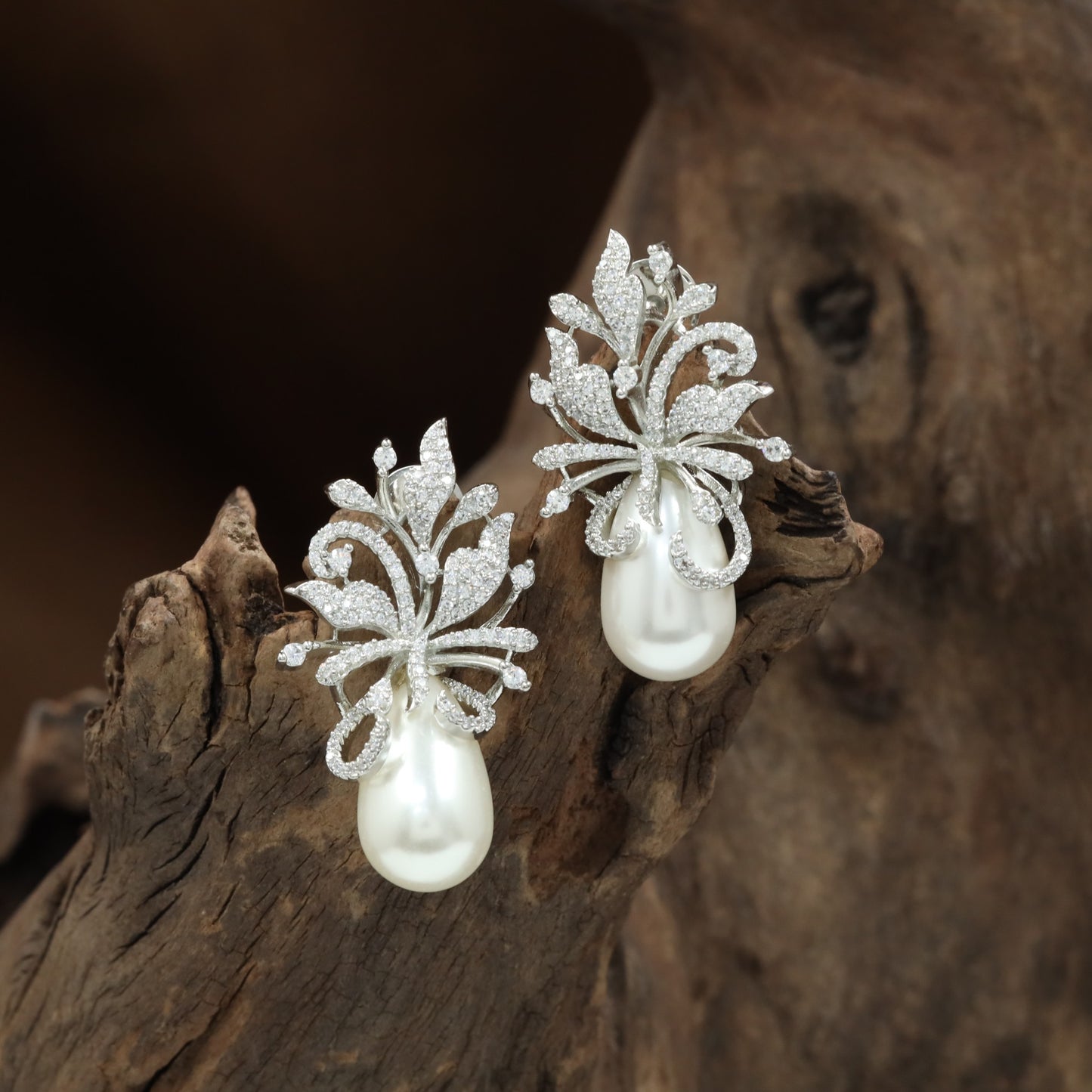 Prestige Pearl Halo Stud with Sculpted Vine Detailing