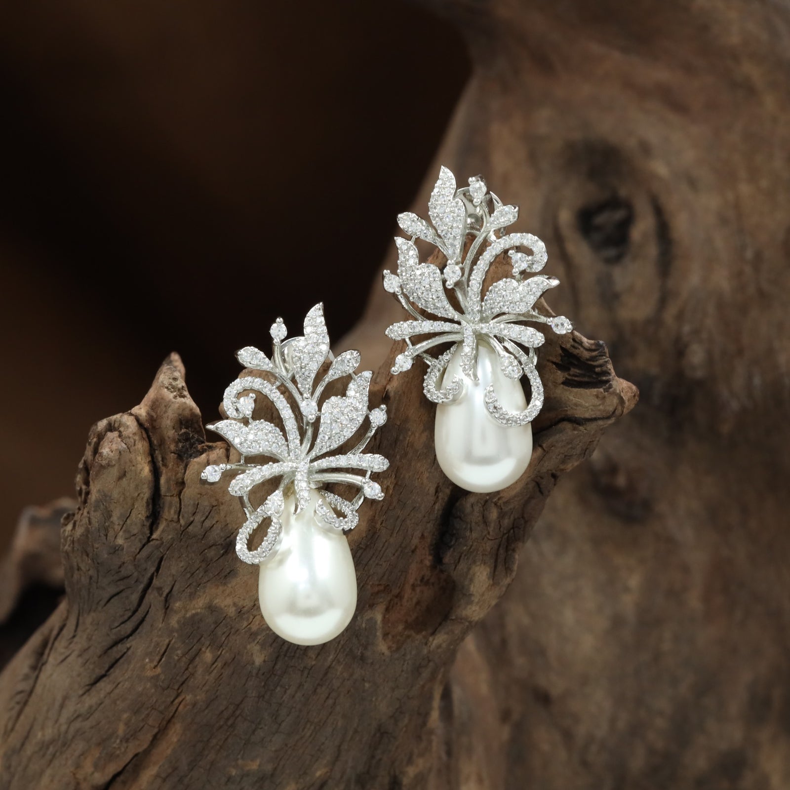 Prestige Pearl Halo Stud with Sculpted Vine Detailing