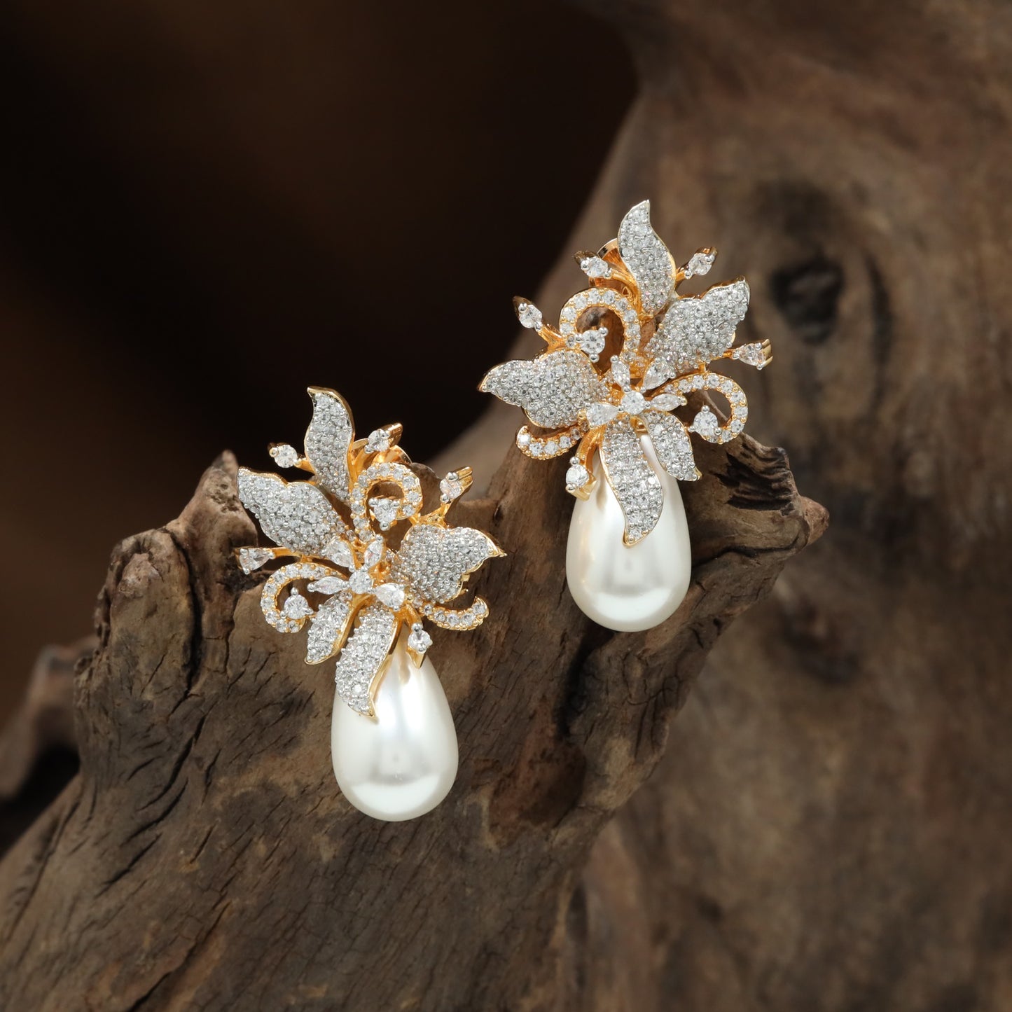 Prestige Pearl Halo Stud with Sculpted Vine Detailing