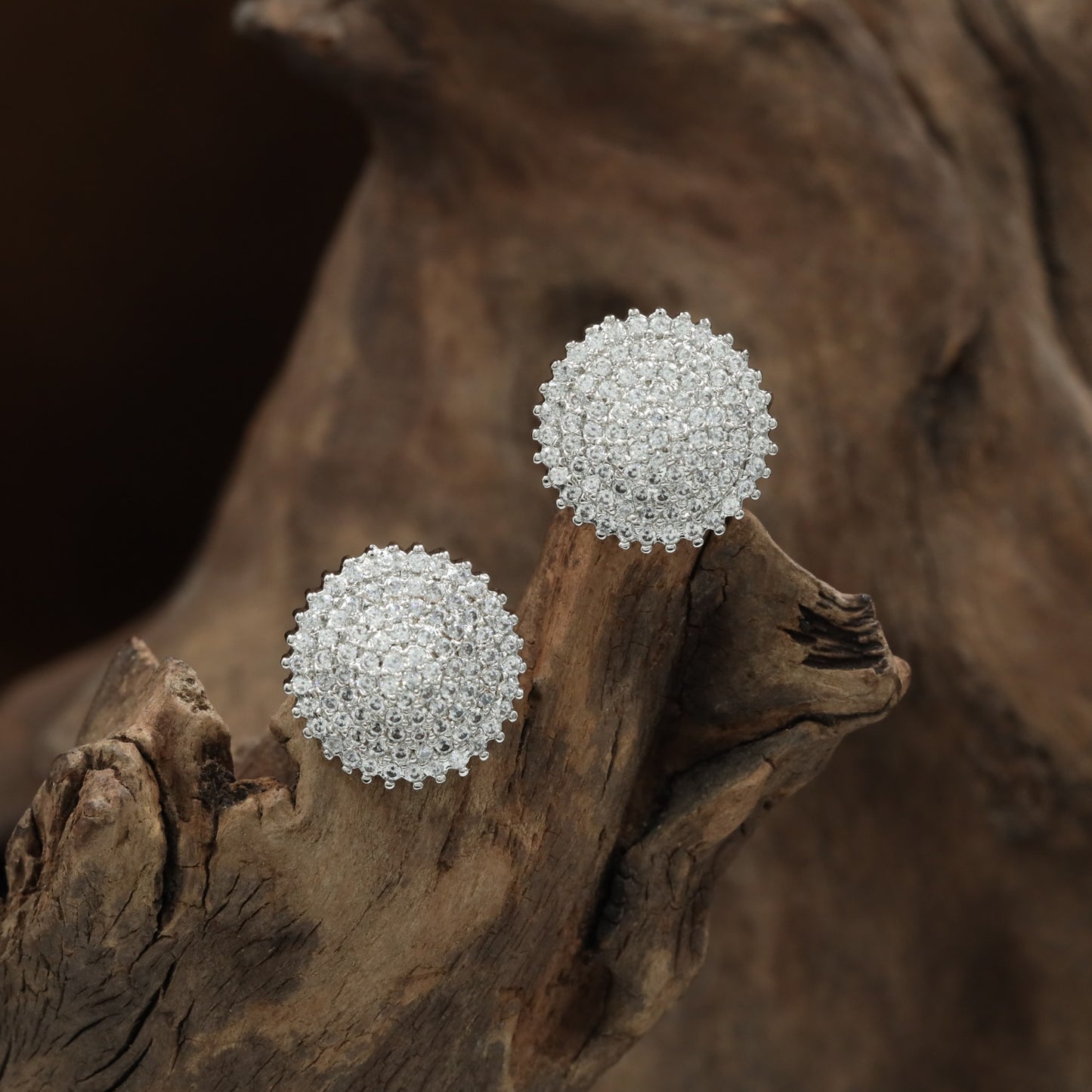 Heirloom Circular Stud with Detailed Outer Formation
