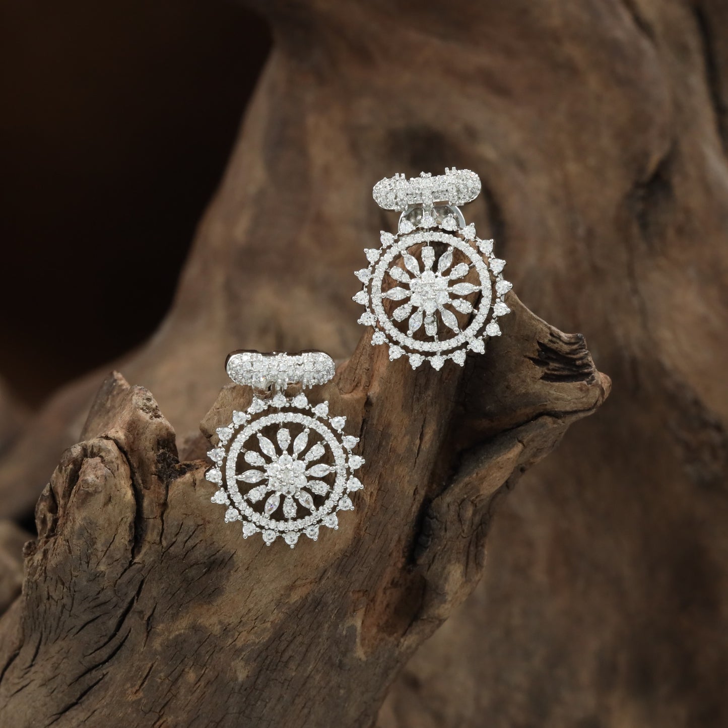 Bloomcrest Disc Stud with Radiating Petal Layout
