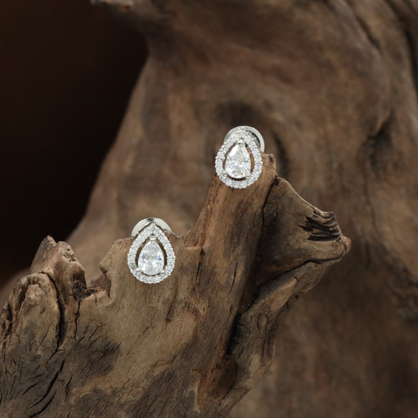 Aster Pear Frame Stud with Double Border Detailing
