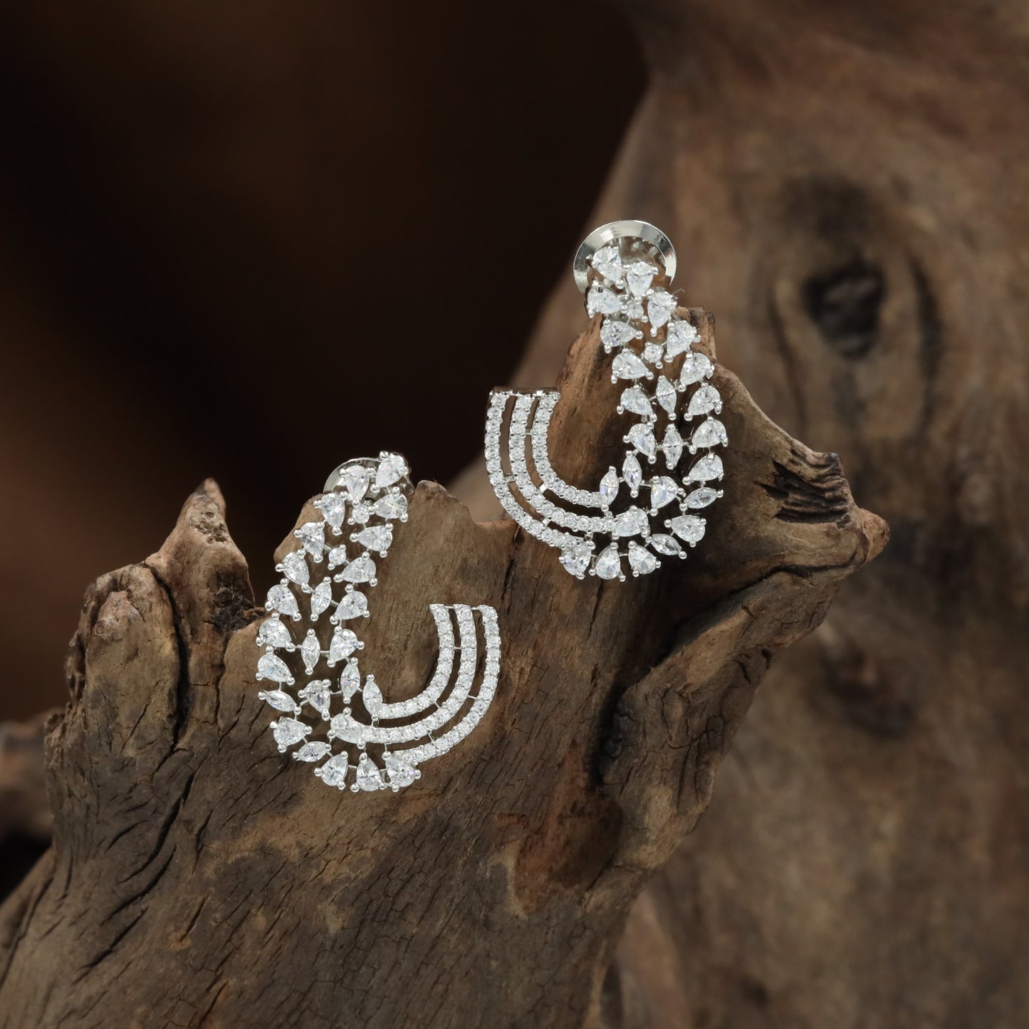 Fluted Curve Stud with Radiant Outer Formation