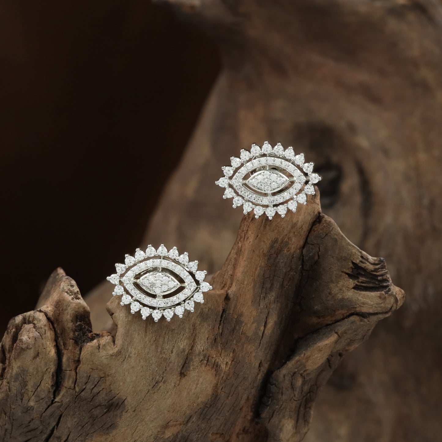 Empress Eye Shape Stud with Double Outline Structure