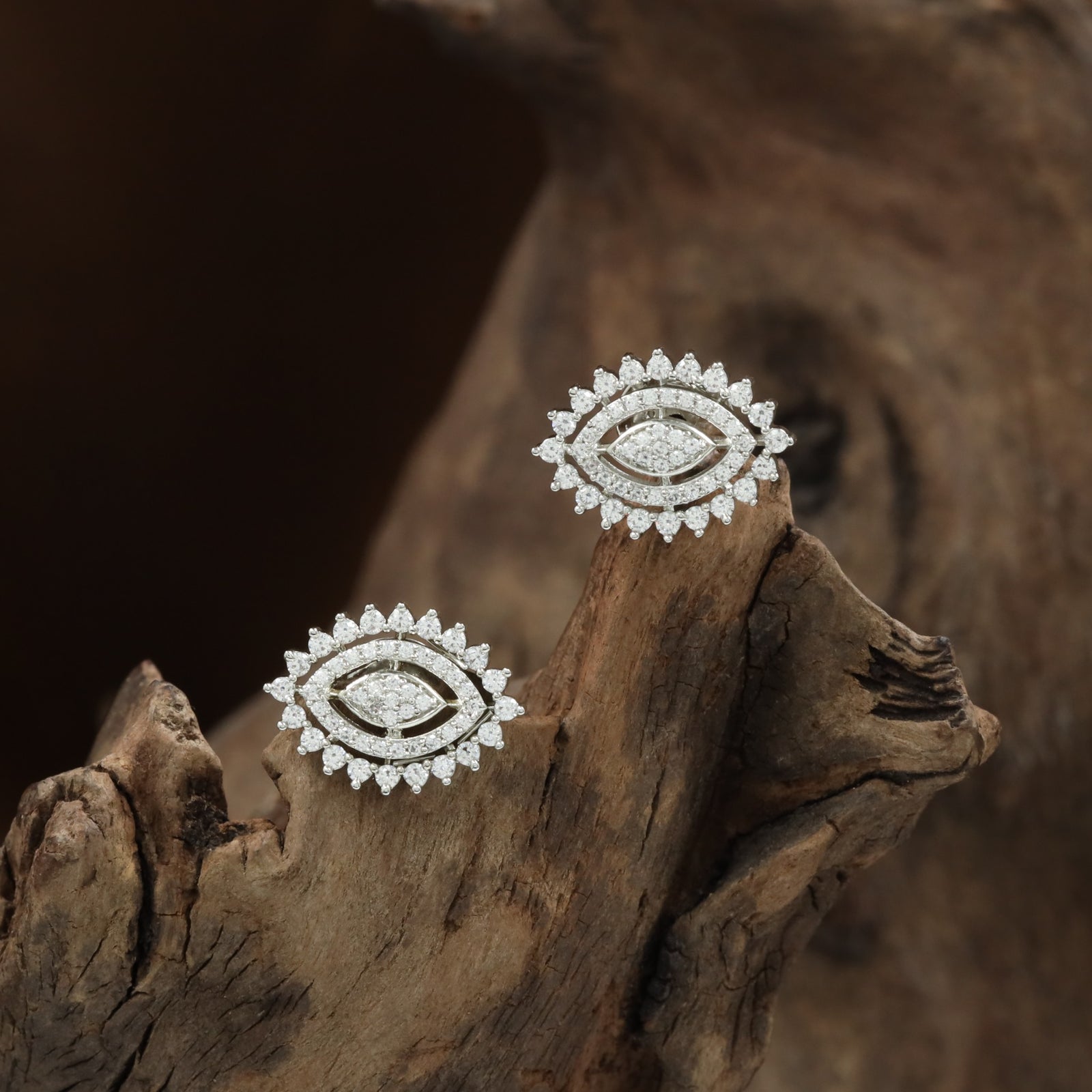 Empress Eye Shape Stud with Double Outline Structure