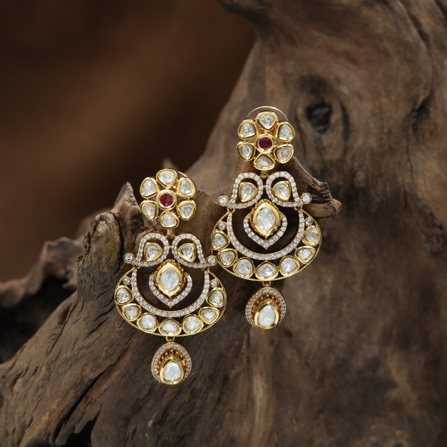 Bordered Arch Kundan Hanging with Circular Frame Layout and Hanging Drops