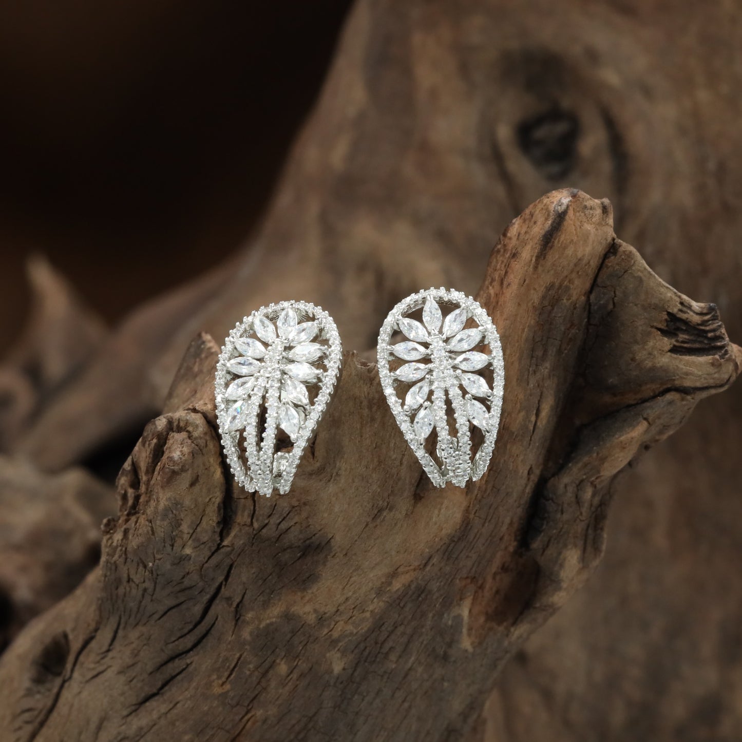 Decorative Leaf Frame Stud with Symmetrical Cutwork Layout