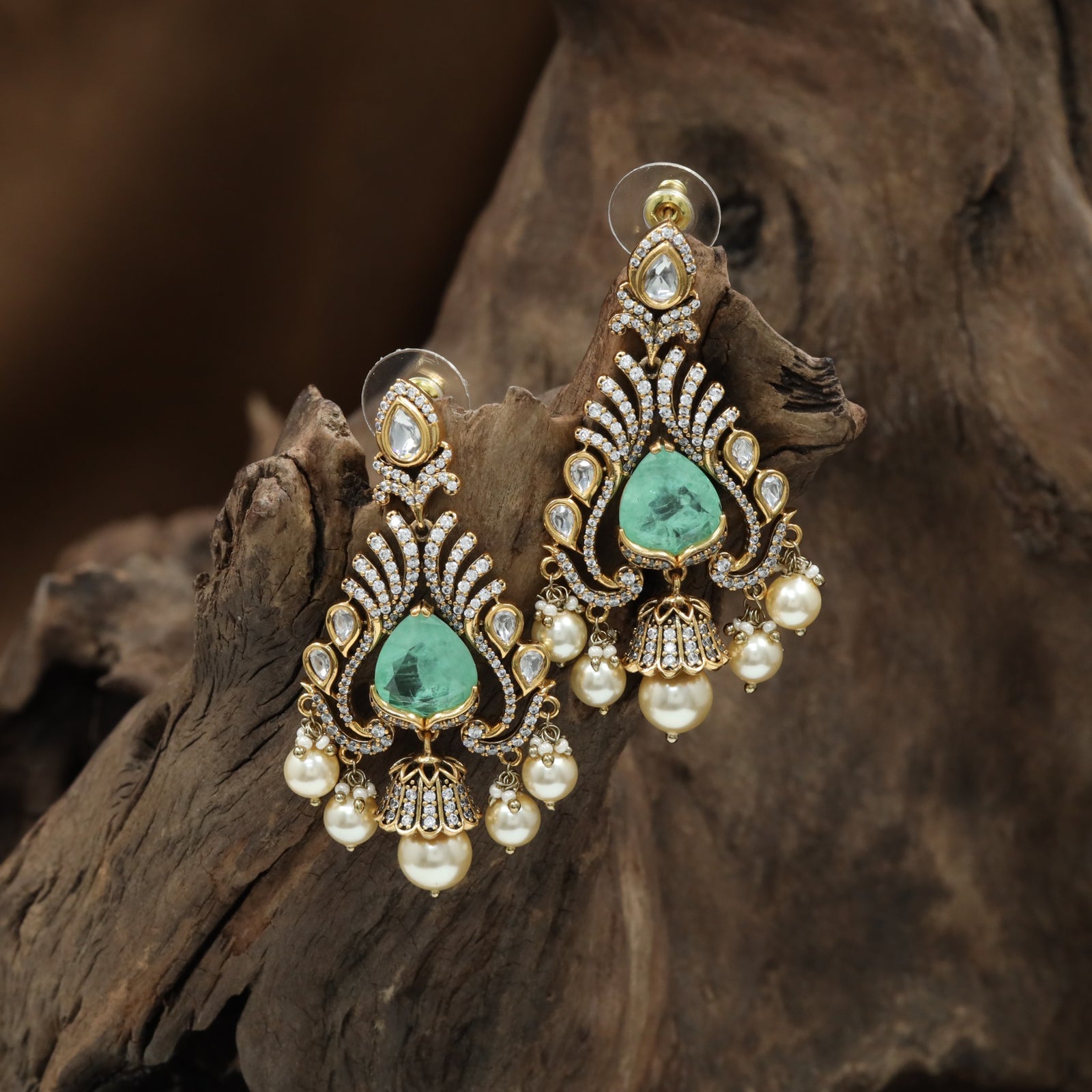 Elegant Teardrop Kundan Hanging with Decorative Outline Arrangement