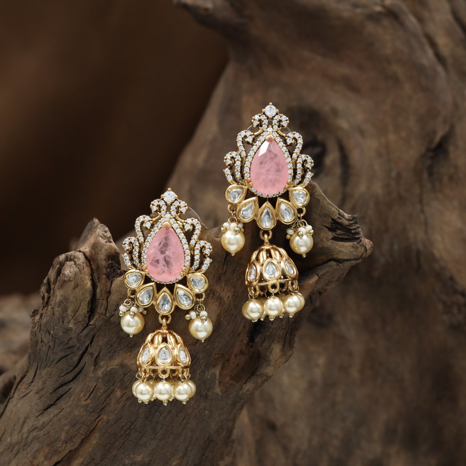 Refined Drop Kundan Hanging with Decorative Arch Styling