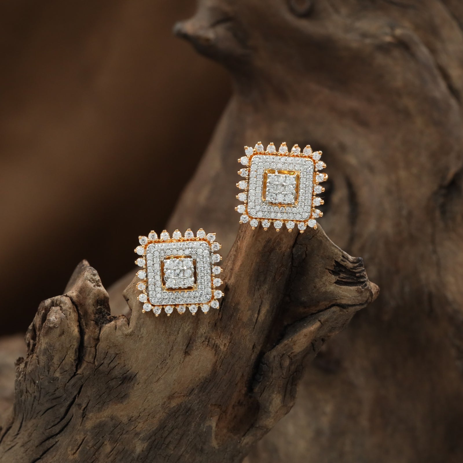 Royal Square Gj Stud with Raised Center Arrangement and Pearl Detailing