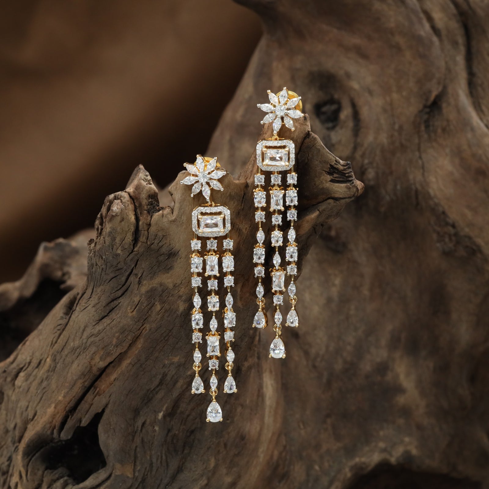 Star Frame GJ Hanging with Square Tassel Layout and Cascading Chain Drops