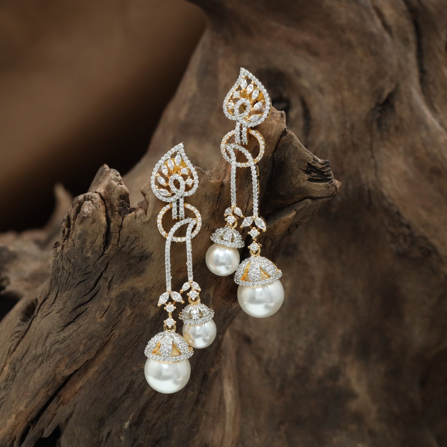 Leaf Pearl Hanging with Circular Link Arrangement and Drop Detailing