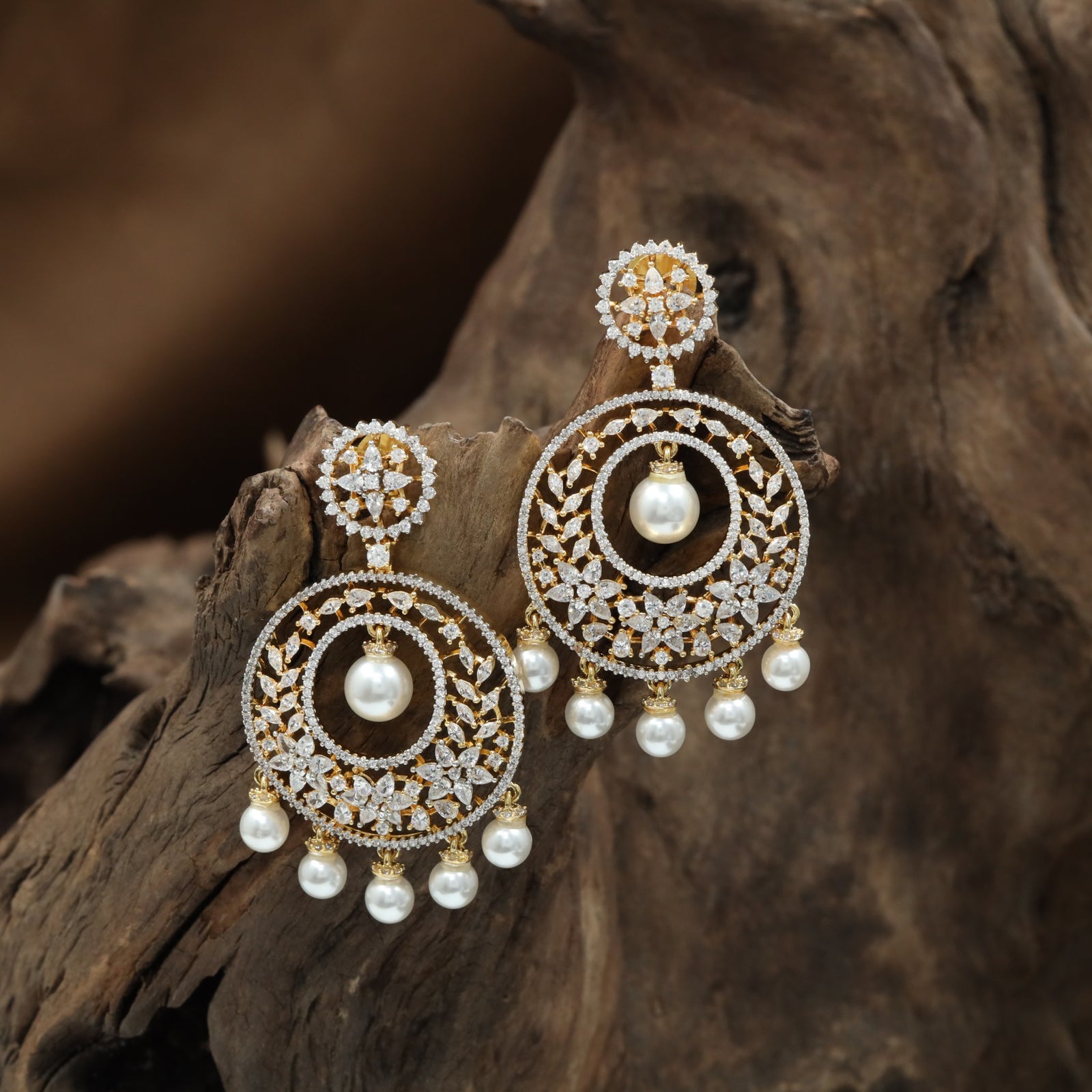 Circular Pearl Hanging with Open Frame Arrangement and Border Detailing