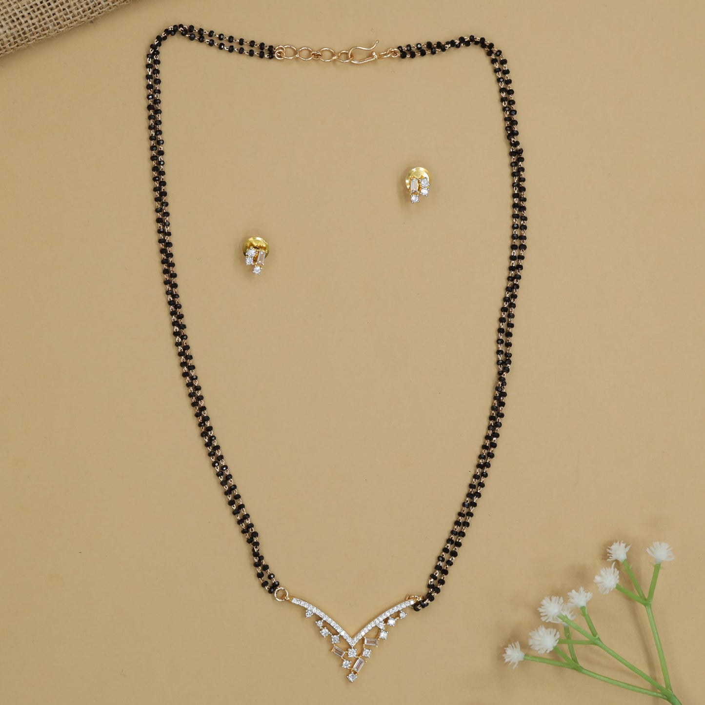 V Frame Gj Mangalsutra with Hanging Cluster Drop Layout
