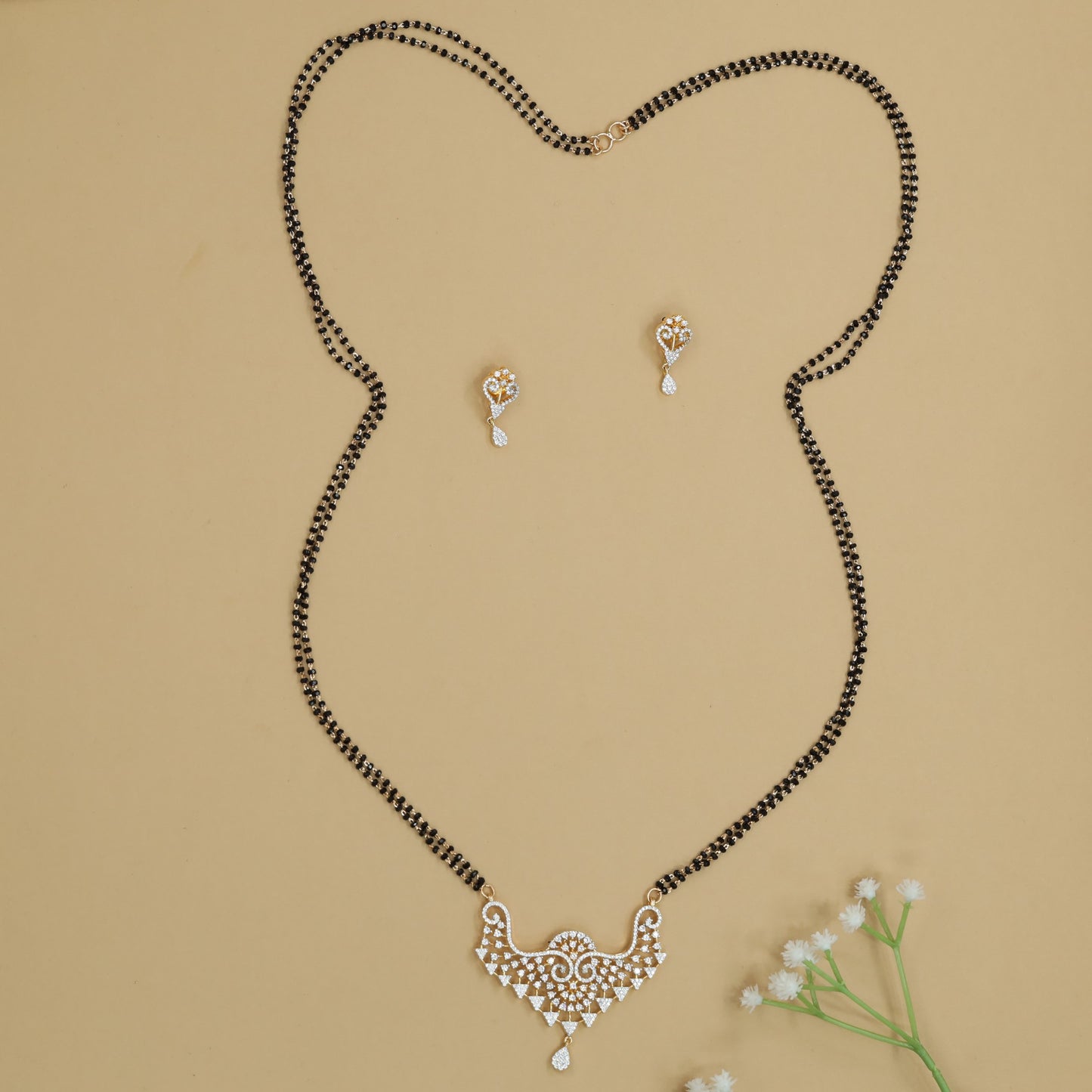 Luxe Swirl Gj Mangalsutra with Geometric Pendant Pattern